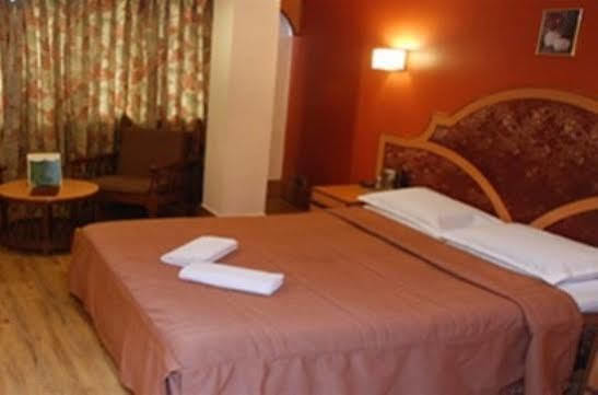 Hotel Maneck Утакаманд Экстерьер фото